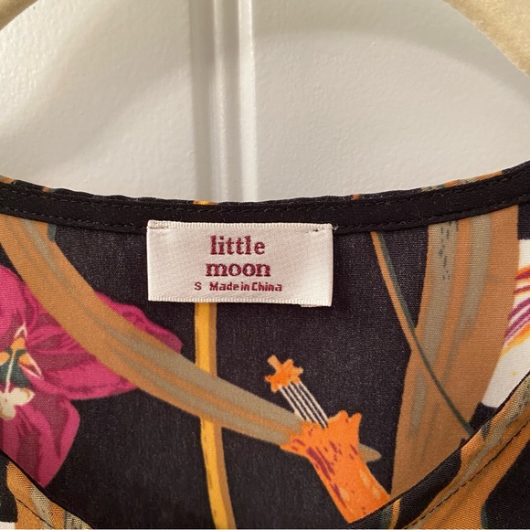 EUC floral pattern keyhole top - Picture 3 of 5